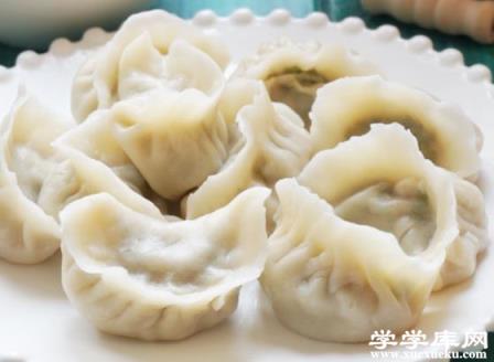 煎餃子用大火還是小火 煎上兩分鐘調成最小火慢慢煎